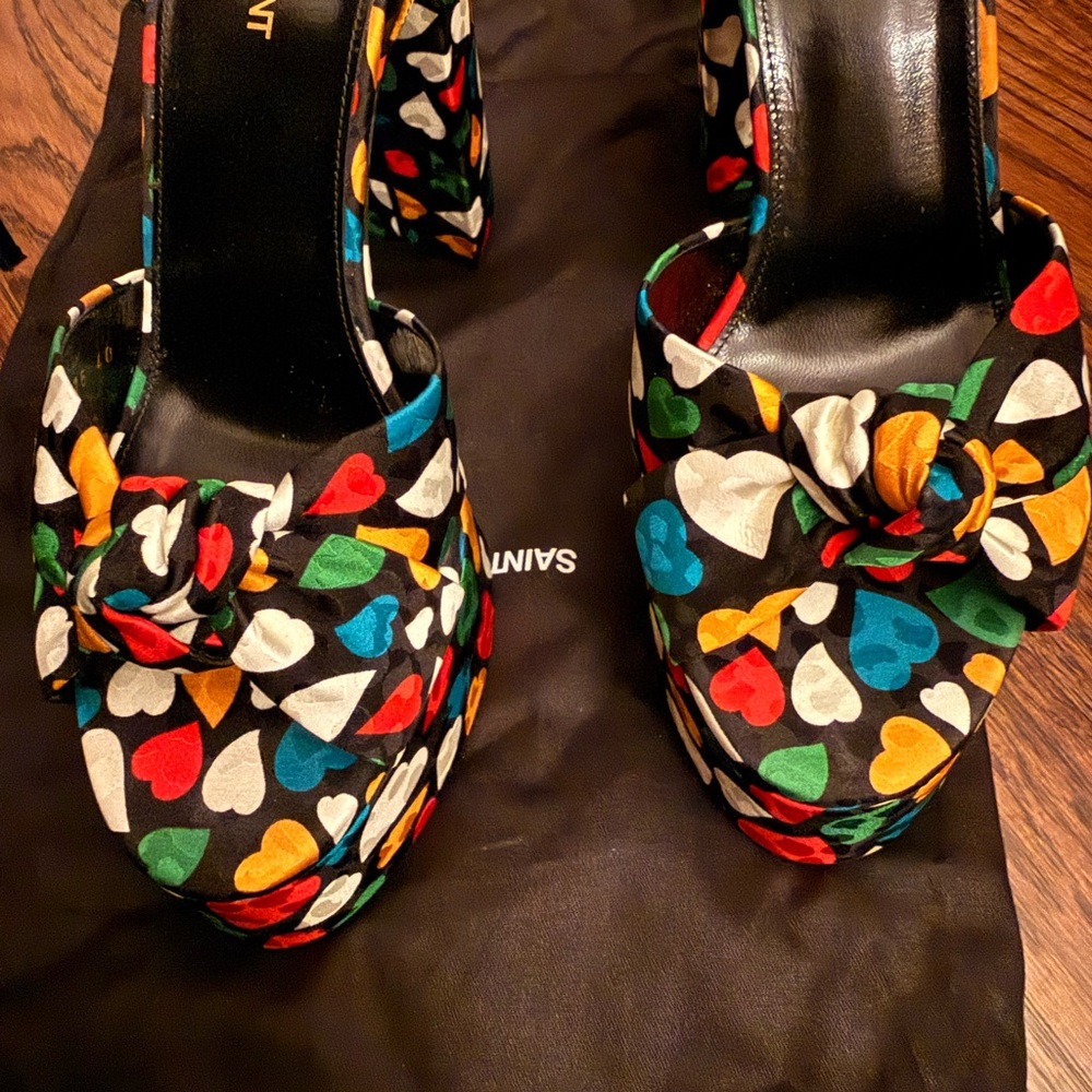 Saint Laurent Black Multi Heart-Print Platform Sandals - Picture 2 of 7